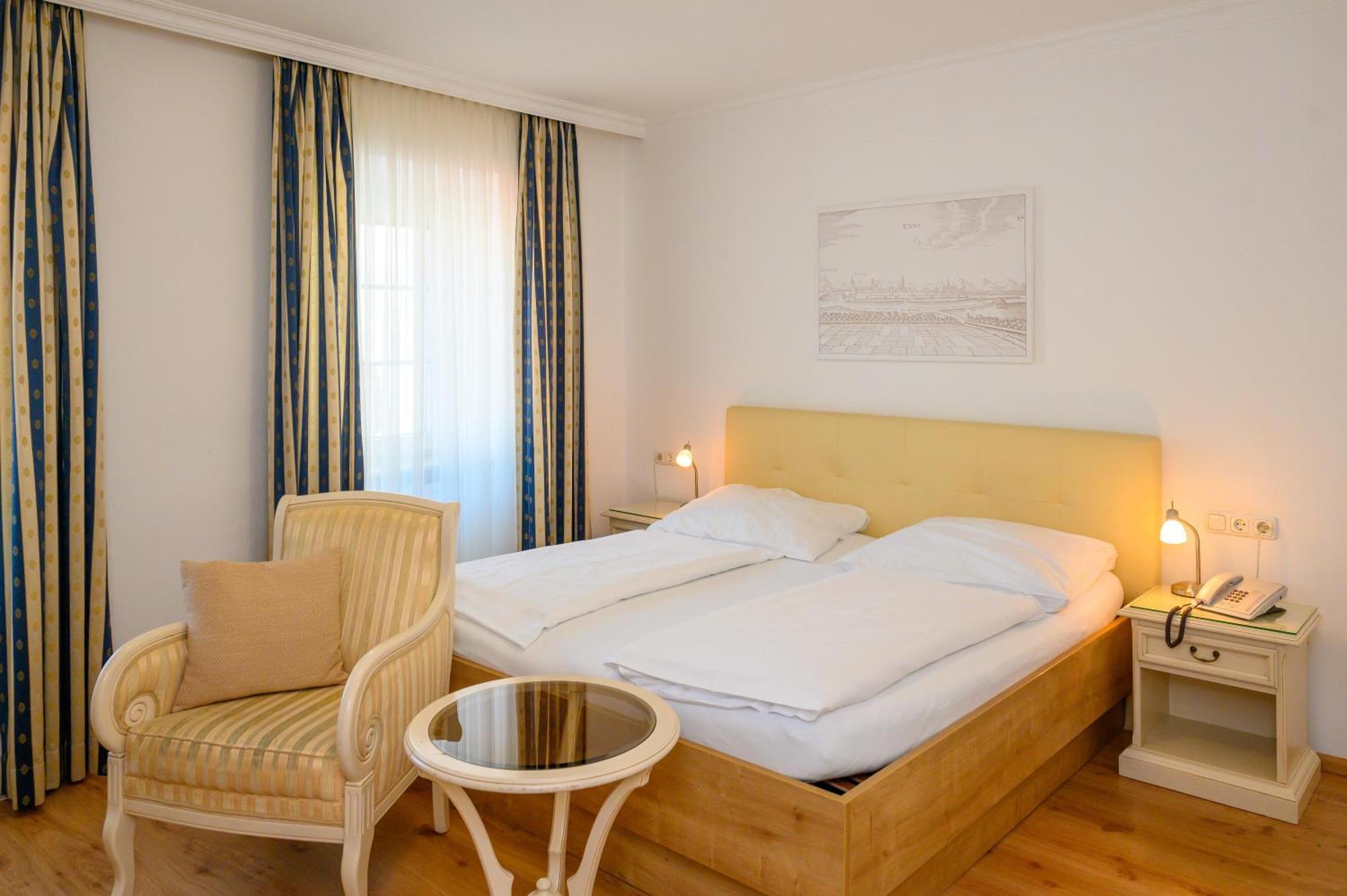 Appartement-Hotel Gh Zum Goldenen Schiff Enns Exteriör bild