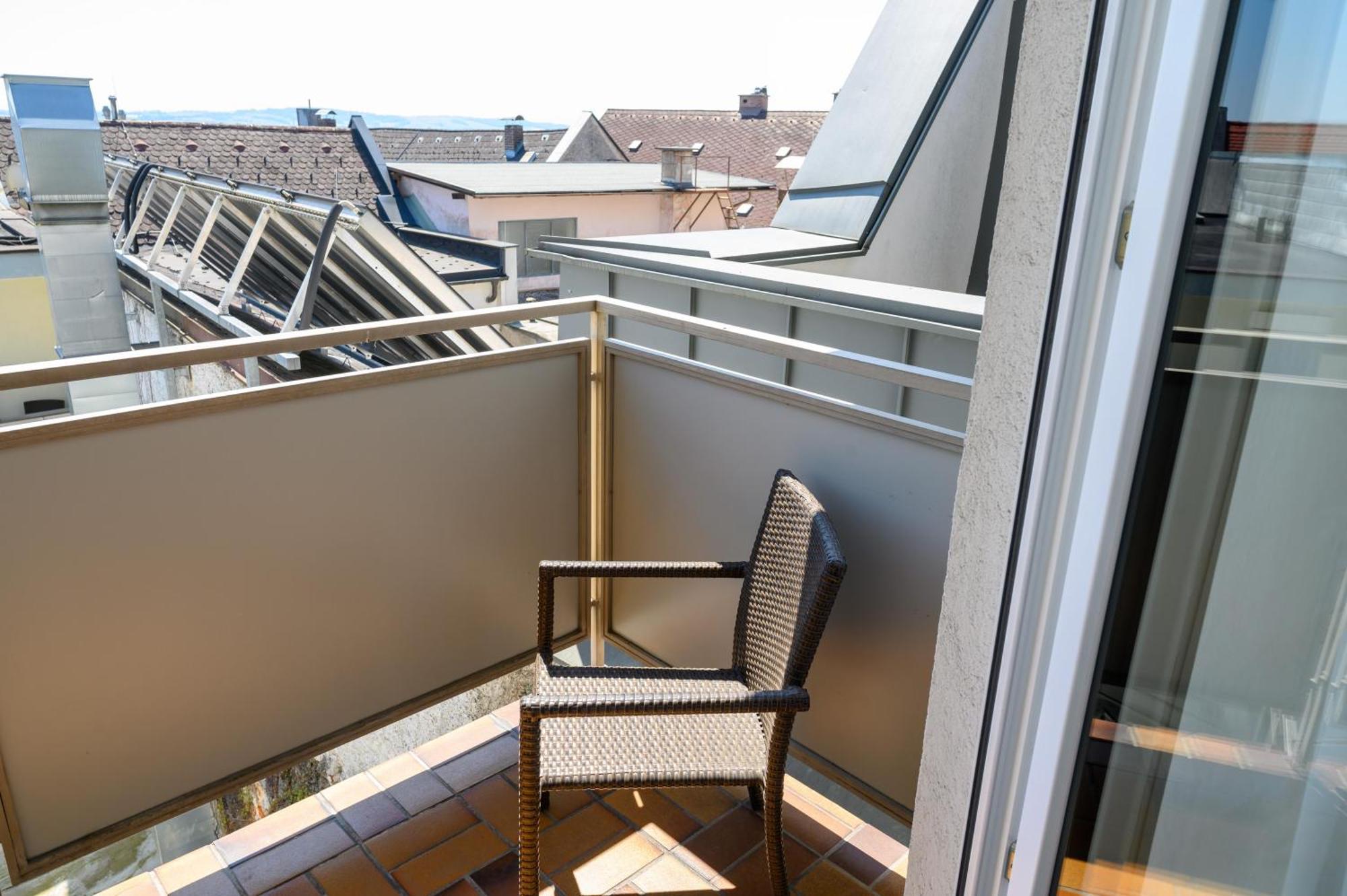 Appartement-Hotel Gh Zum Goldenen Schiff Enns Exteriör bild