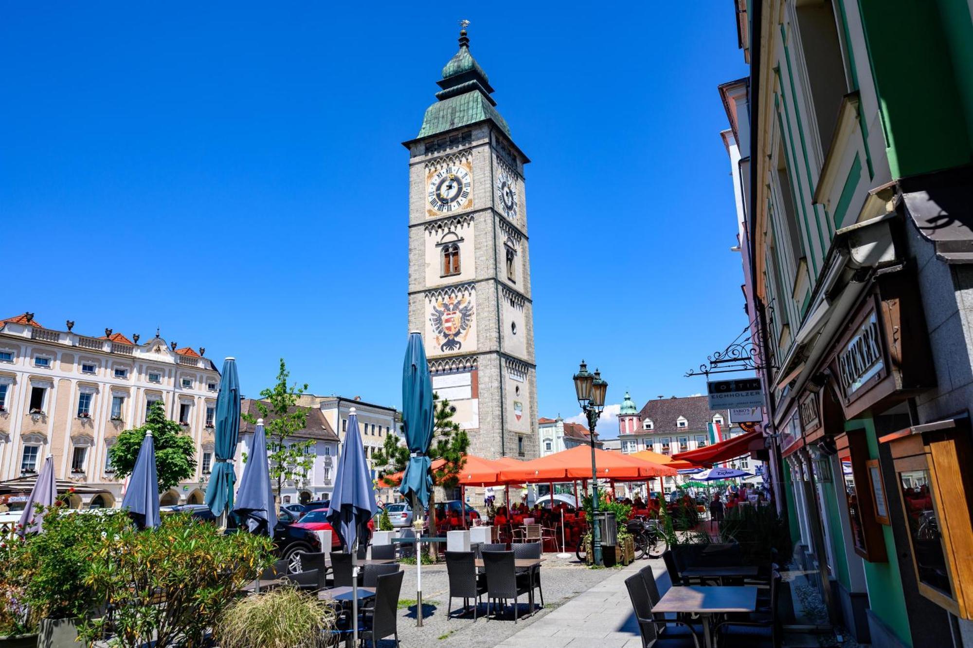 Appartement-Hotel Gh Zum Goldenen Schiff Enns Exteriör bild